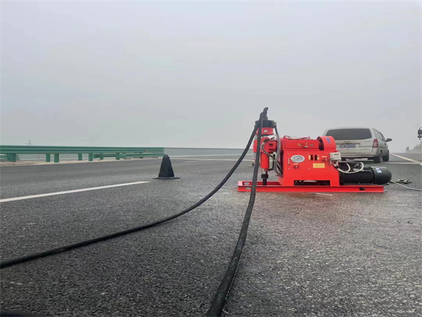 满洲里马路路基路面开裂下沉注浆加固灌浆